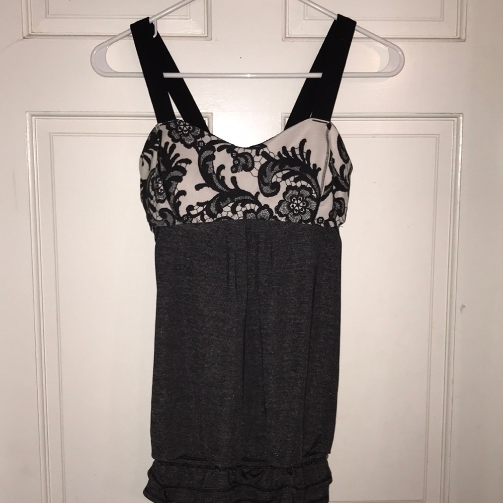 Lululemon Woman’s Sports Top
